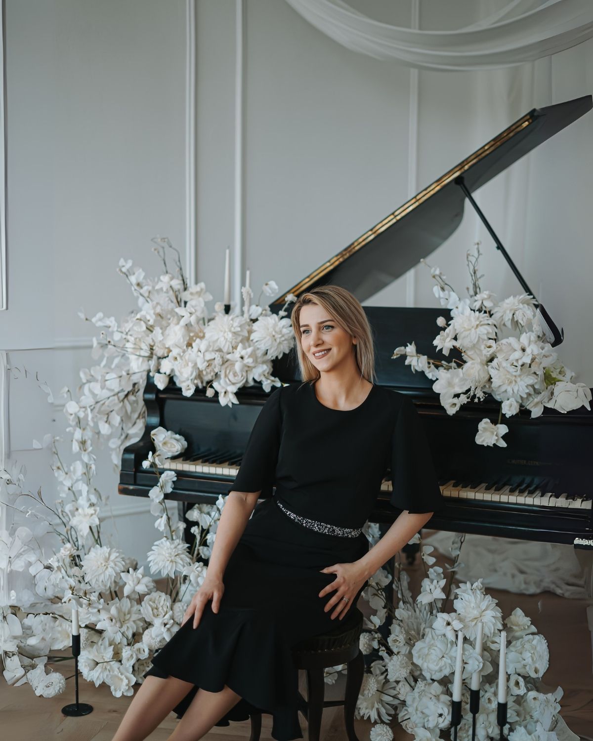Rochie Karina din Barbie - Croi Clasic, Fustă Evazată cu un volan in clos & Mâneci Fluture - imagine 8