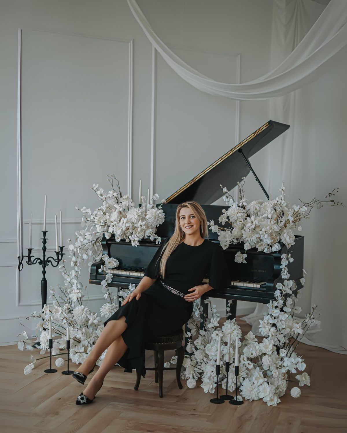 Rochie Karina din Barbie - Croi Clasic, Fustă Evazată cu un volan in clos & Mâneci Fluture - imagine 9