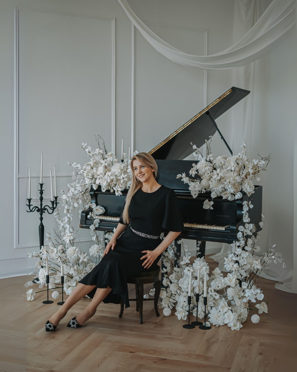 Rochie Karina din Barbie - Croi Clasic, Fustă Evazată cu un volan in clos & Mâneci Fluture - imagine 12