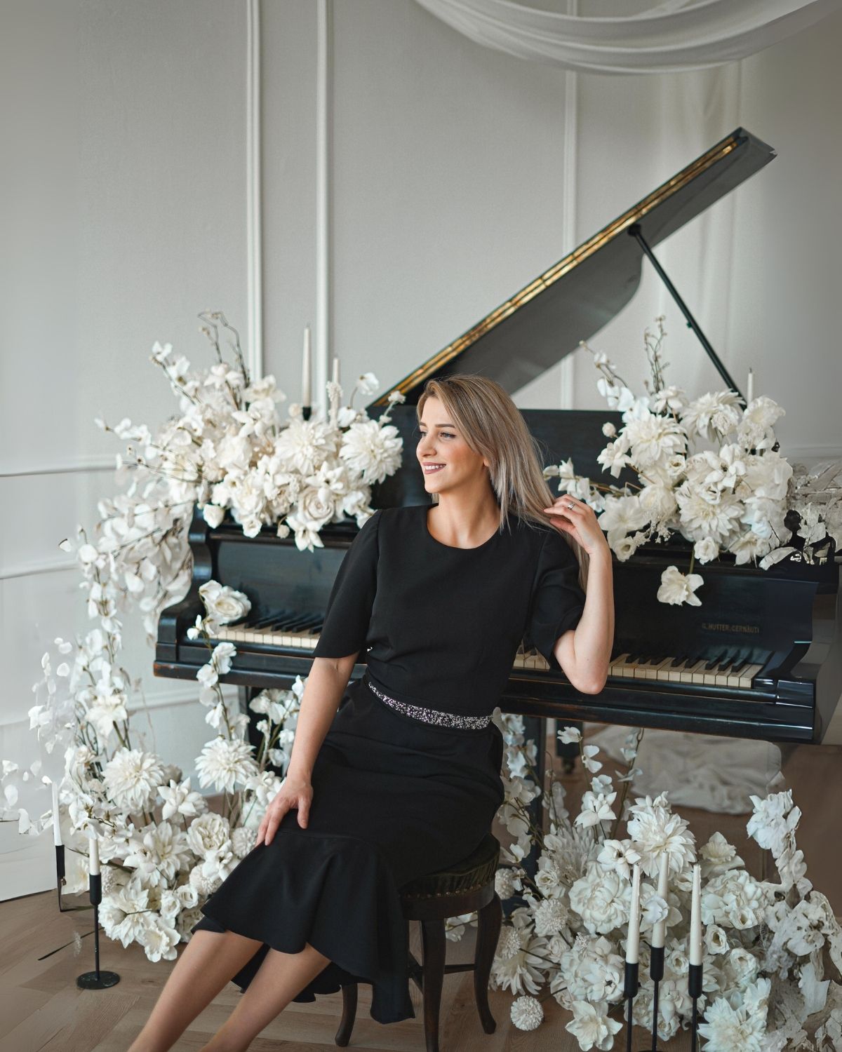 Rochie Karina din Barbie - Croi Clasic, Fustă Evazată cu un volan in clos & Mâneci Fluture - imagine 7