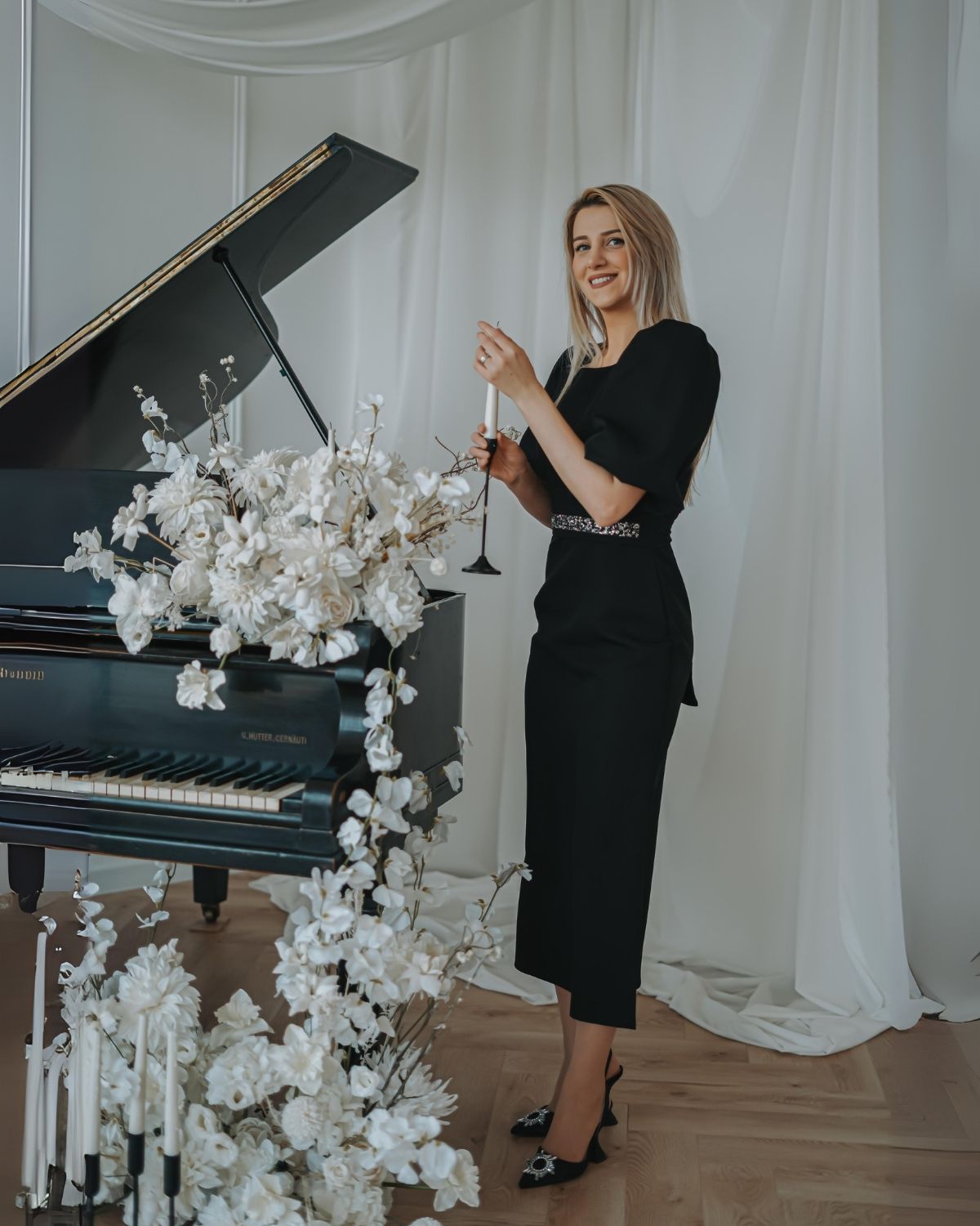Rochie Luna din Barbie - Croi Clasic, Fustă Evazată & Mâneci Bufante - imagine 5