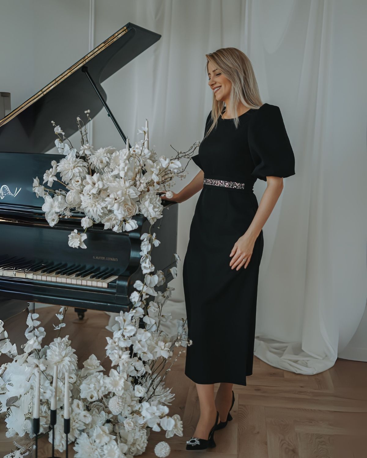 Rochie Luna din Barbie - Croi Clasic, Fustă Evazată & Mâneci Bufante - imagine 2
