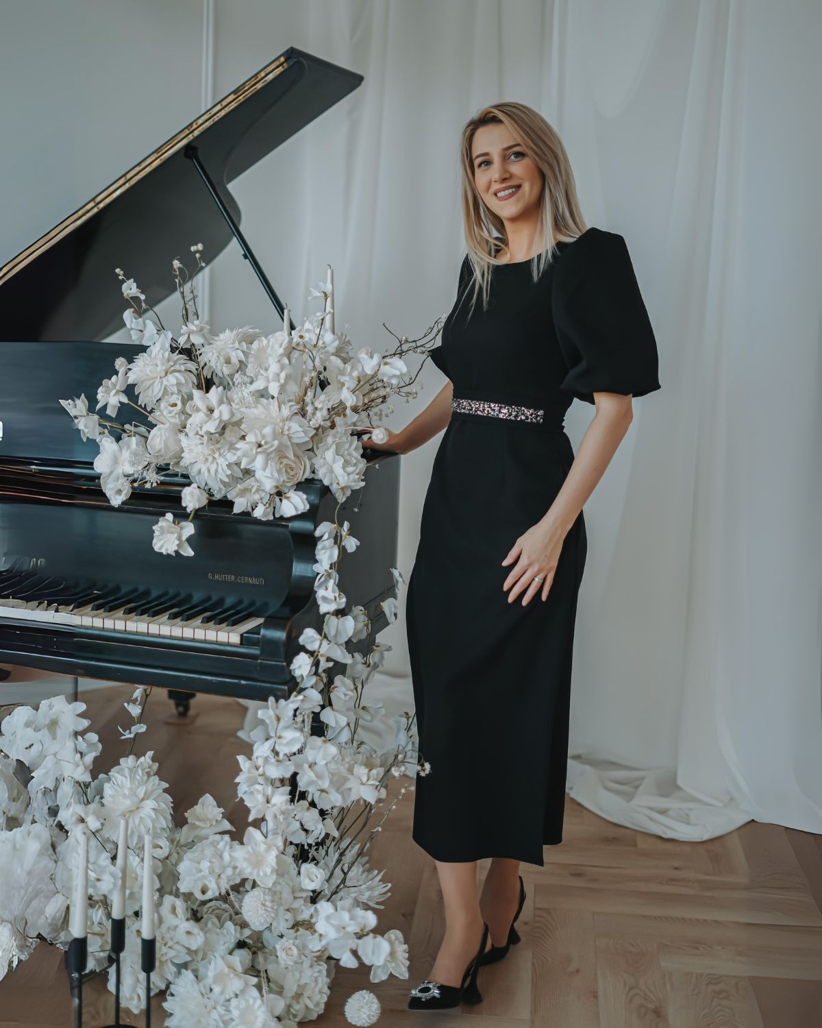 Rochie Luna din Barbie - Croi Clasic, Fustă Evazată & Mâneci Bufante - imagine 3