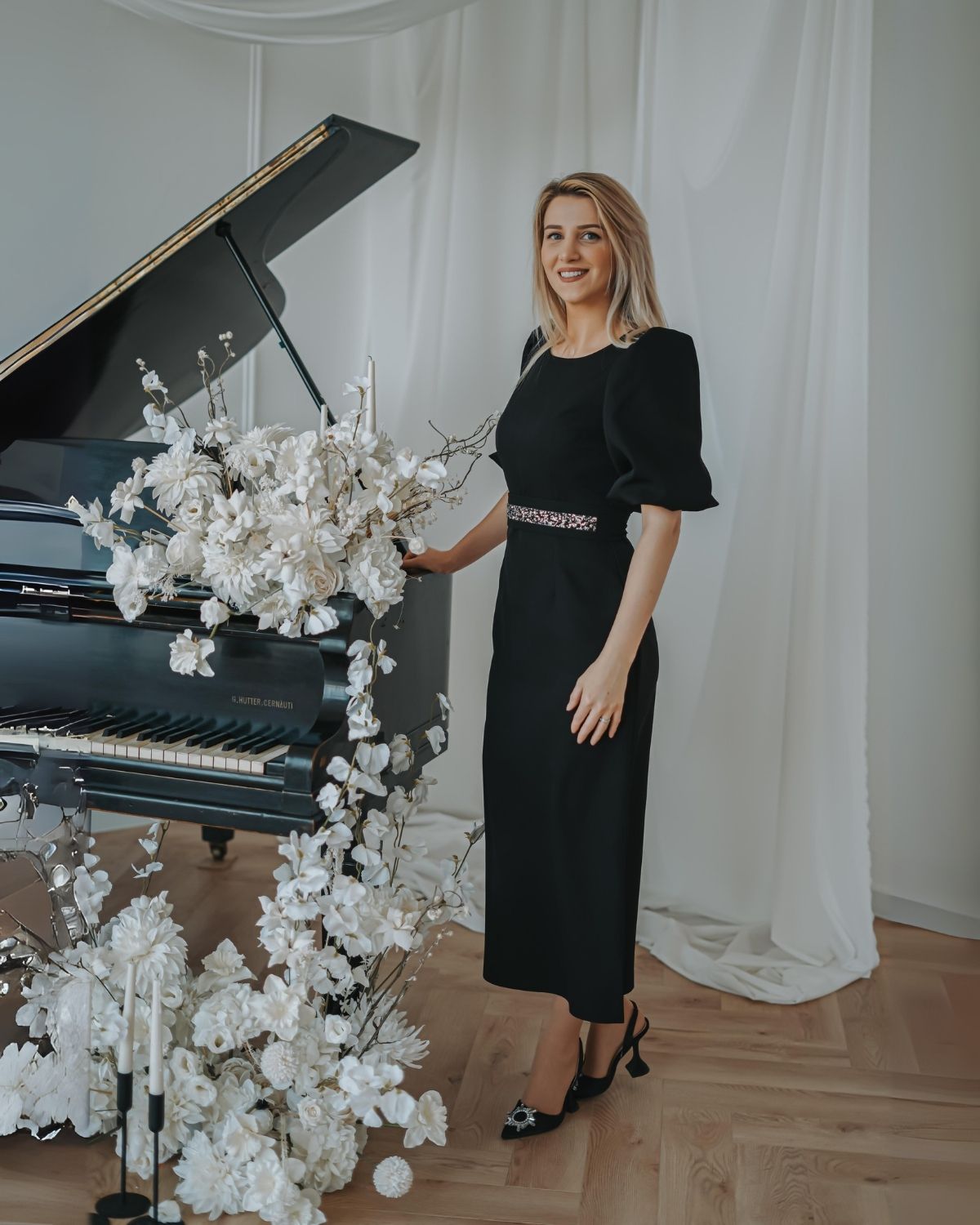 Rochie Luna din Barbie - Croi Clasic, Fustă Evazată & Mâneci Bufante